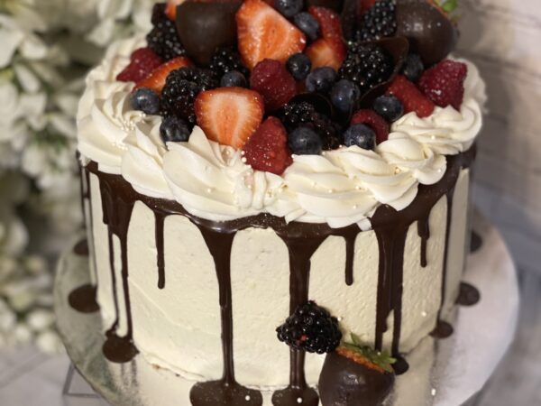 Vanilla Dream Cream Cake with Berries